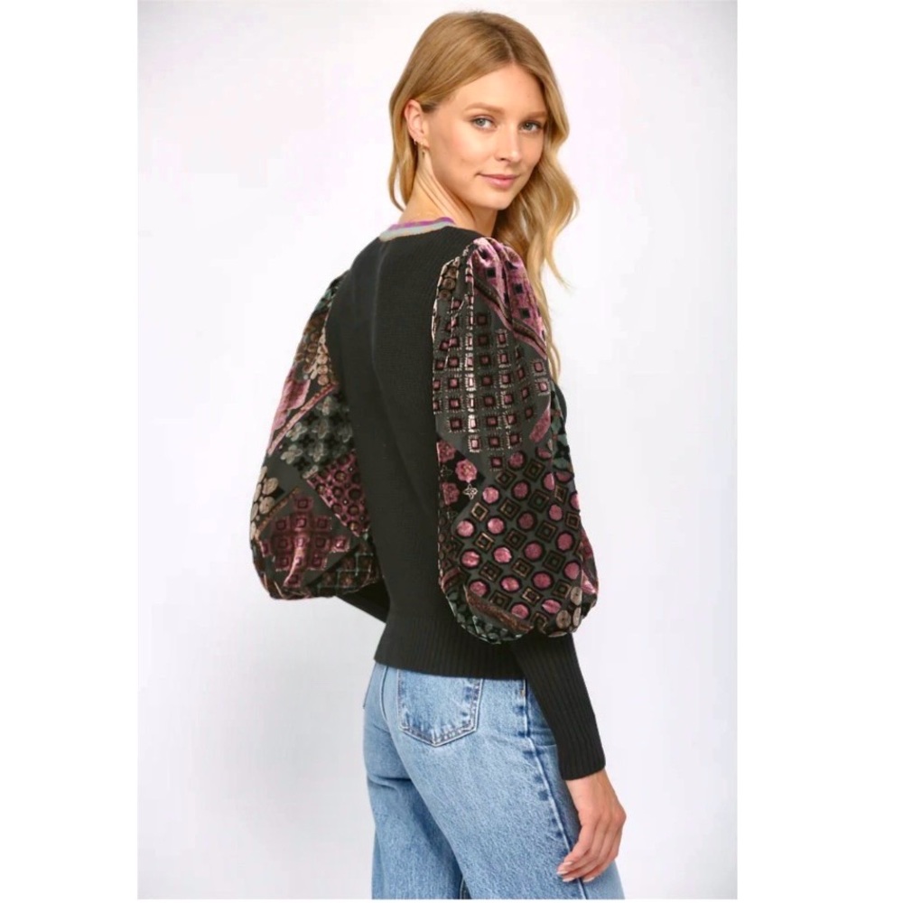 Fate black sweater with velvet sleeves